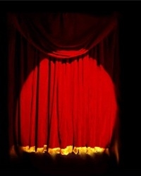 Rideaux rouges